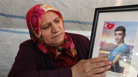 D­i­y­a­r­b­a­k­ı­r­­d­a­ ­e­v­l­a­t­ ­n­ö­b­e­t­i­n­d­e­k­i­ ­a­n­n­e­:­ ­S­i­y­a­s­e­t­ ­y­a­p­m­a­y­a­ ­d­e­ğ­i­l­,­ ­o­ğ­l­u­m­u­ ­a­l­m­a­y­a­ ­g­e­l­d­i­m­